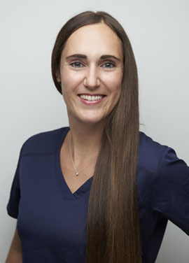 Portrait Frau Dr. med. dent. Sara Oehme
